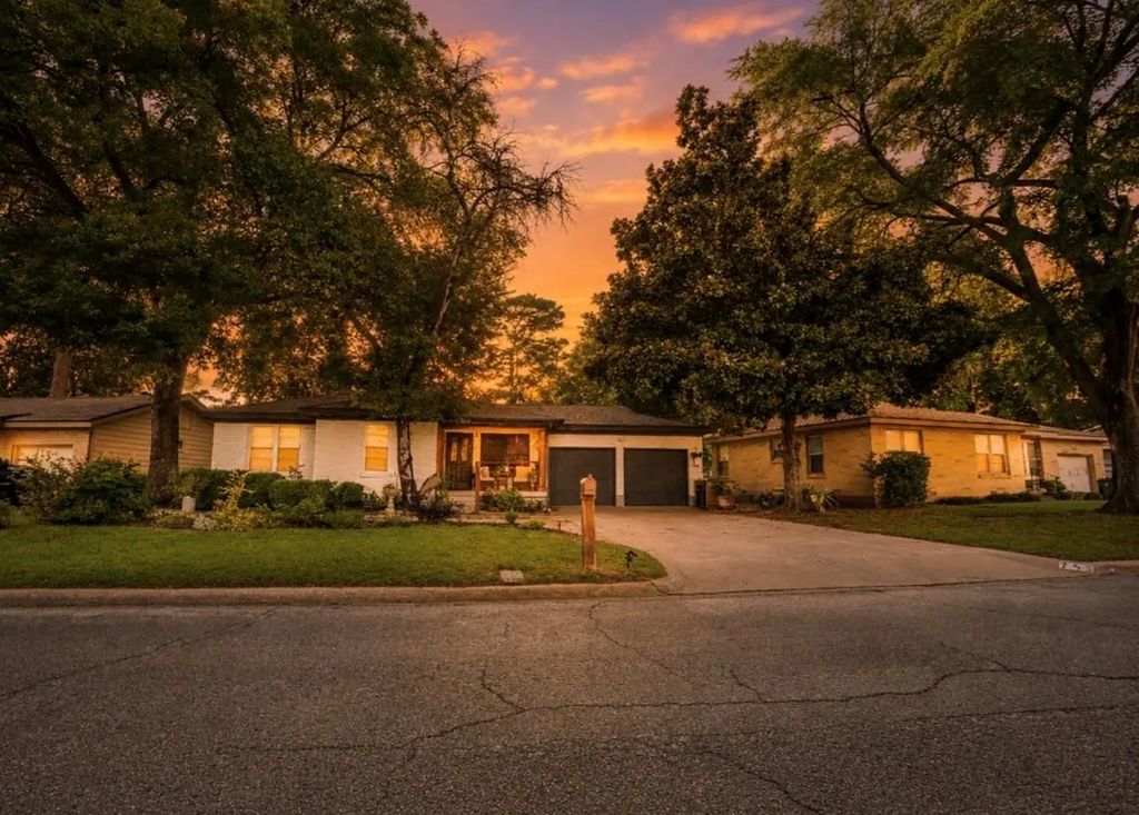 743 Norwood Drive, Hurst