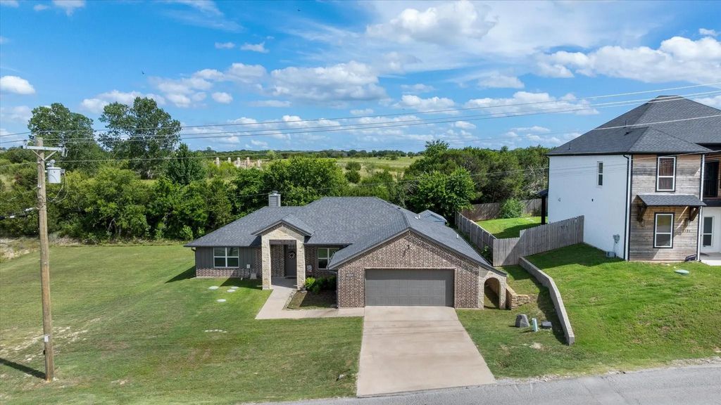 2123 Christine Drive, Granbury