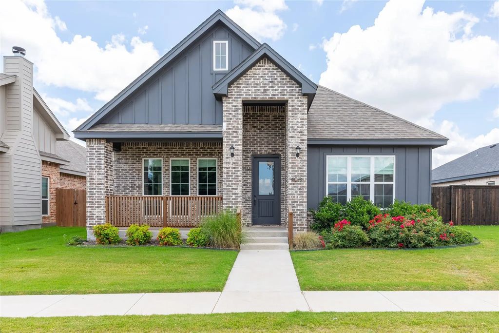 4013 Legacy Boulevard, Clyde