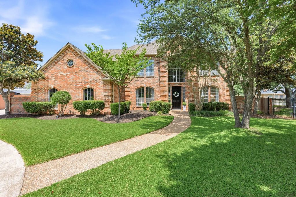 1601 Greenhill Court, Keller