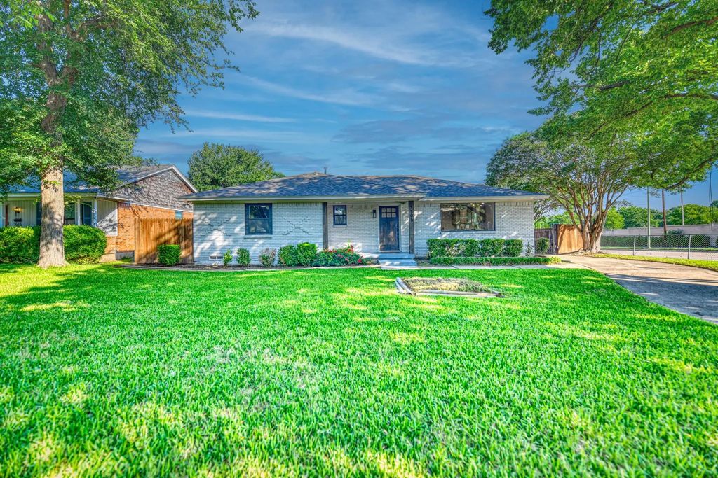 2305 Fenestra Drive, Dallas