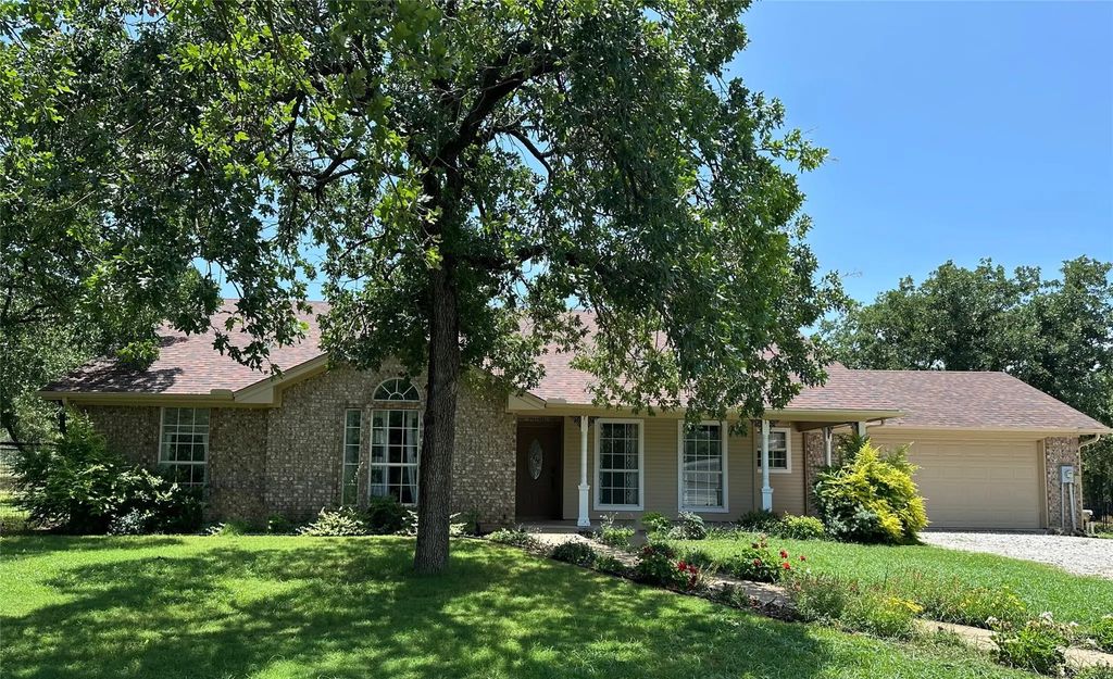 676 Private Road 3628, Bridgeport