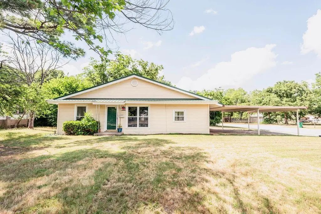 509 E Cedar Street, Nocona