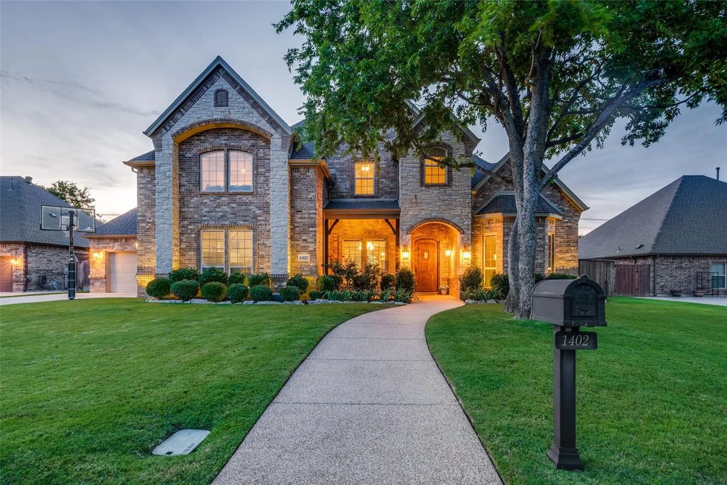 1402 Brynlee Lane, Mansfield