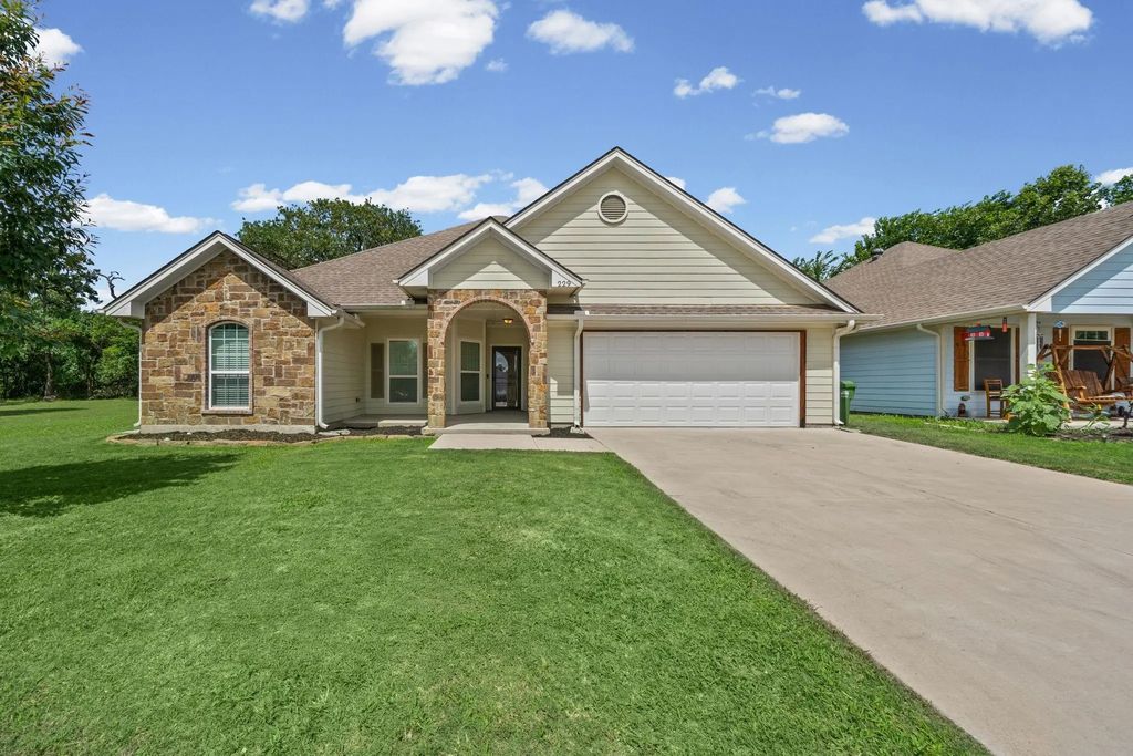 229 Firefly Drive, Springtown