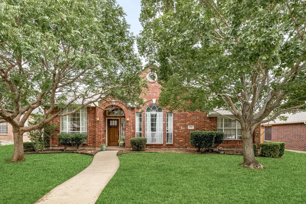 1632 Castle Pines Drive, Frisco