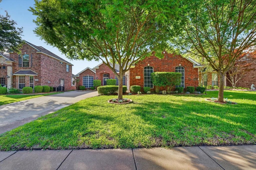 9506 Garrett Drive, Rowlett