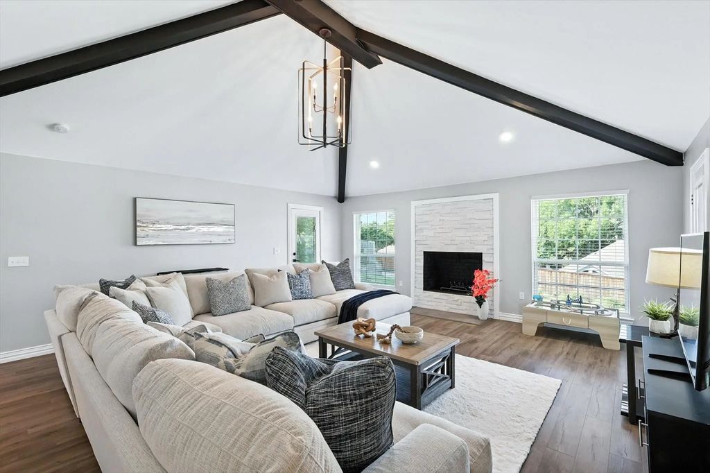 2013 W Shore Drive, Garland