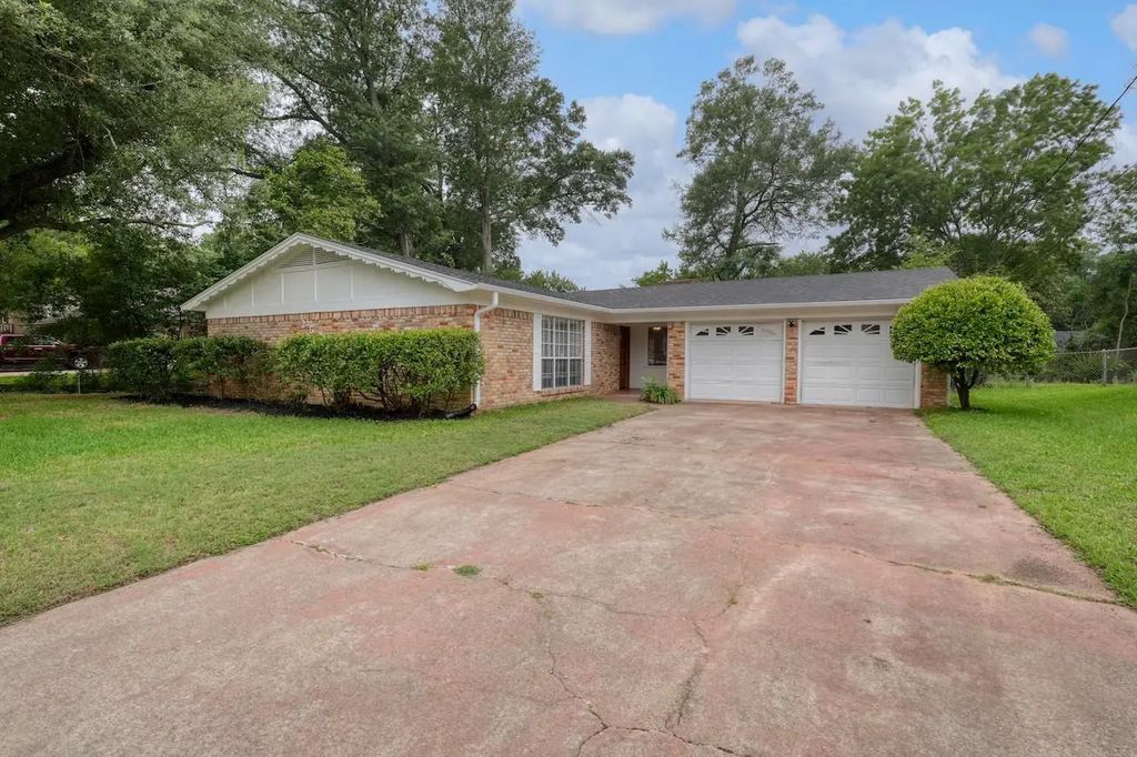 2529 Shenandoah Drive, Tyler
