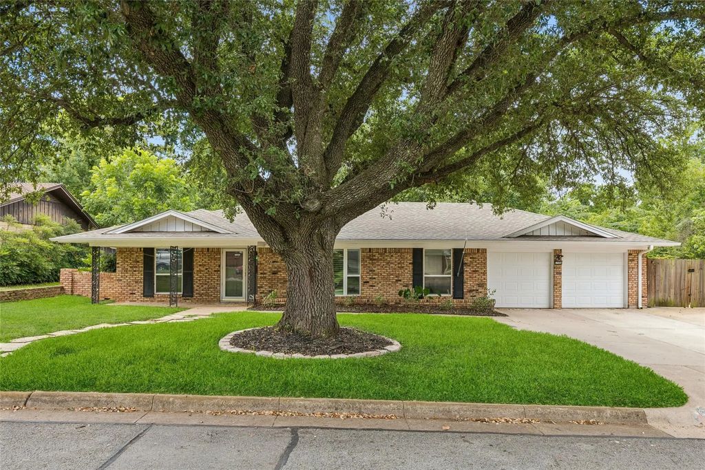 1706 Camellia Drive, Arlington