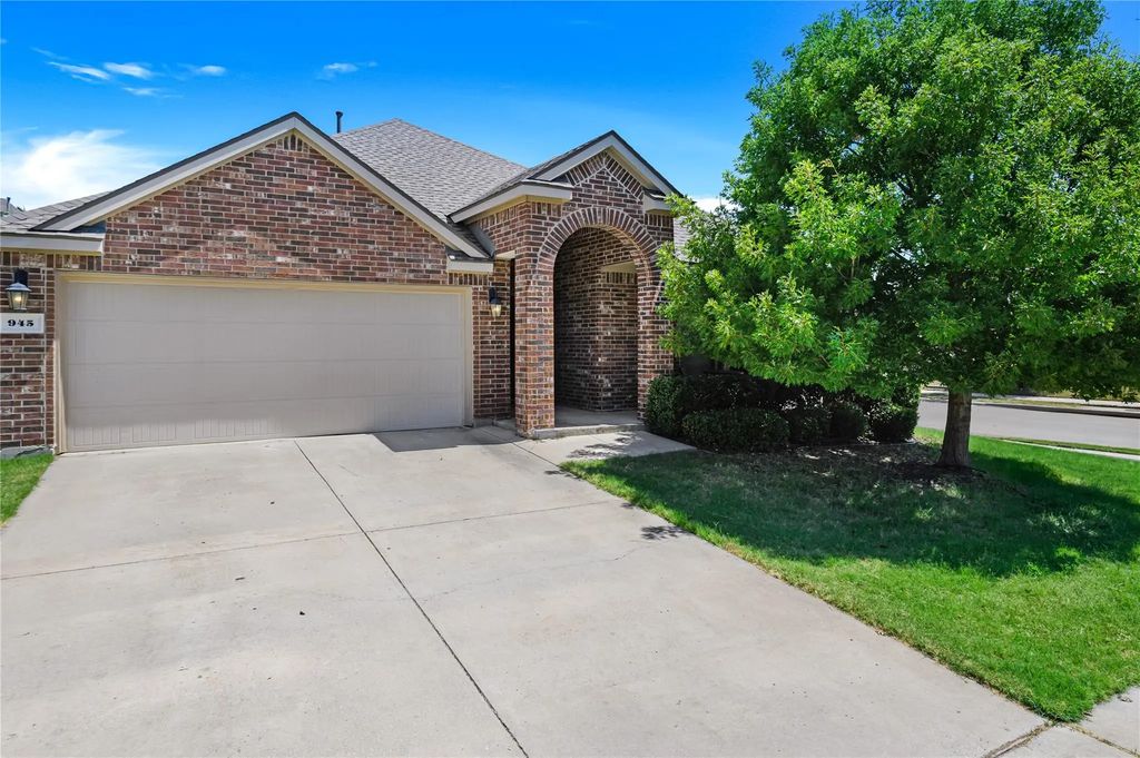 945 Lake Woodland Drive, Little Elm