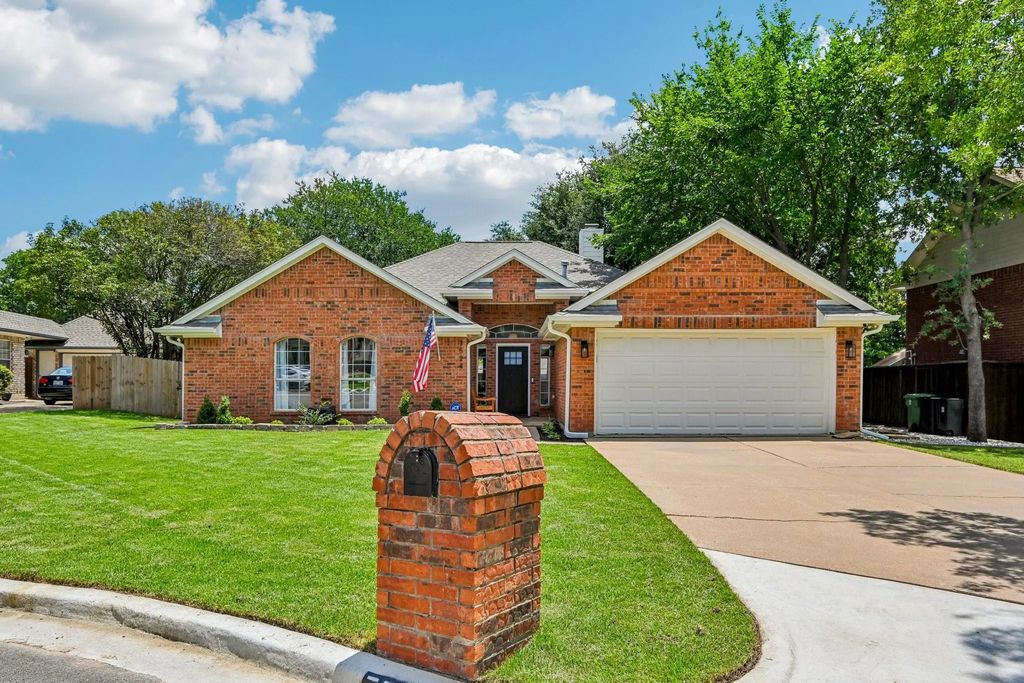 7524 Brentwood Court, North Richland Hills