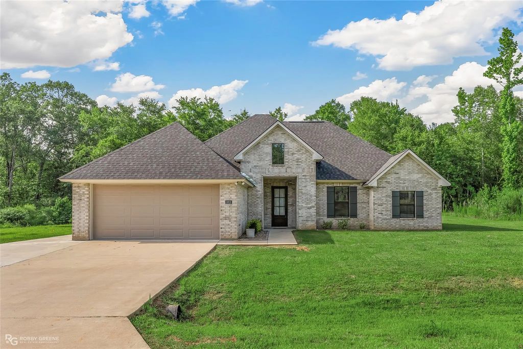 1013 Voss Road, Stonewall