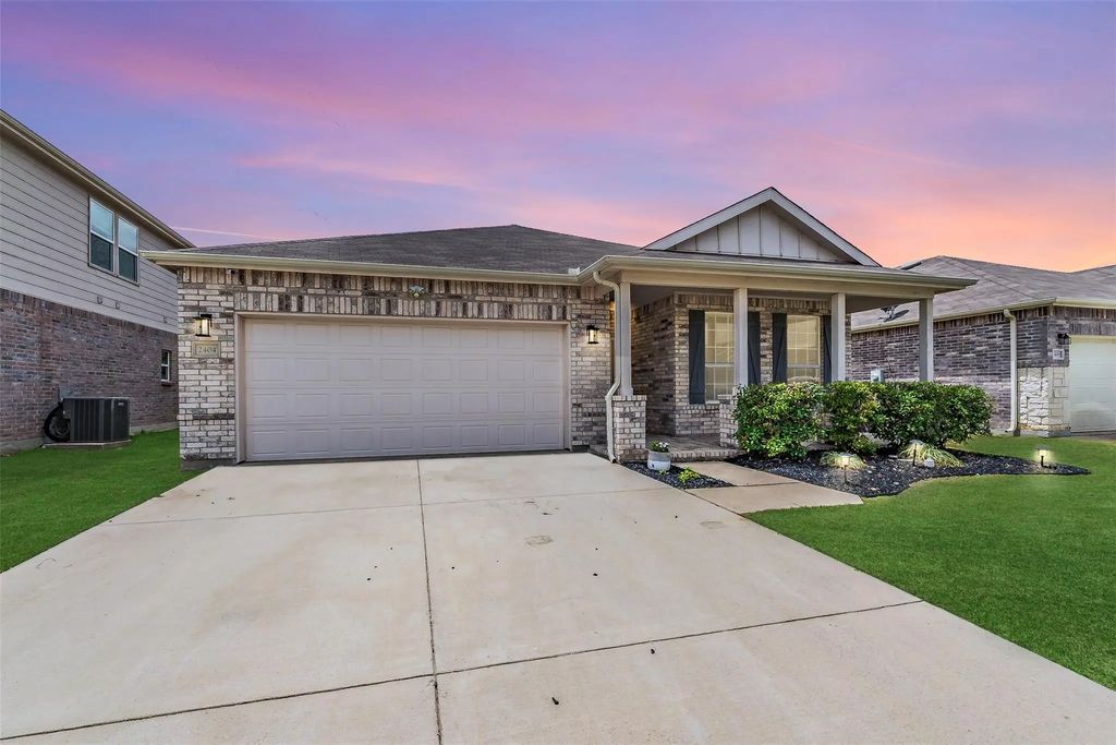 2404 Bermont Red Lane, Fort Worth