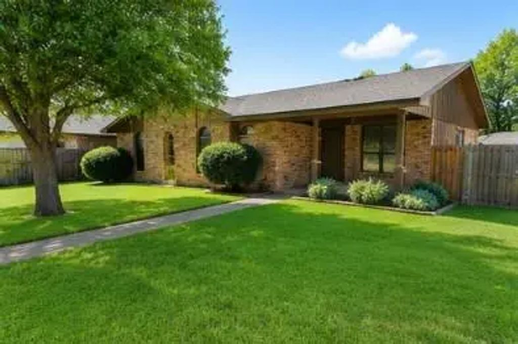 2117 Wellington Drive, Grand Prairie