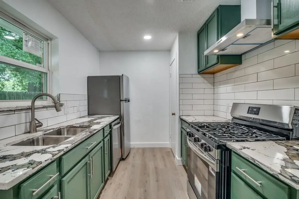 822 Milky Way, Garland