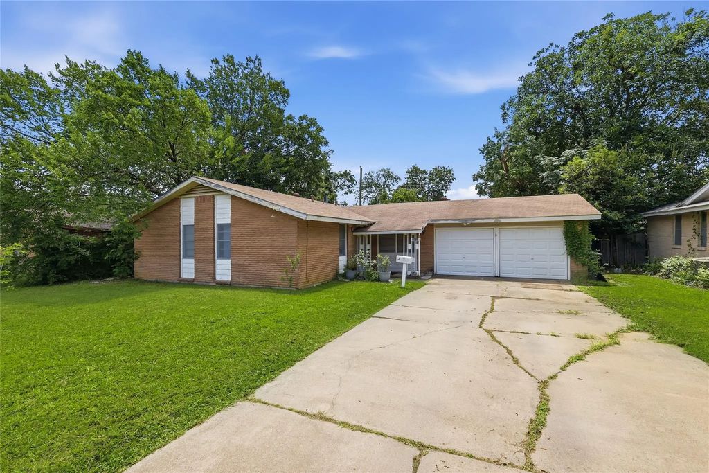 2006 Exeter Street, Irving
