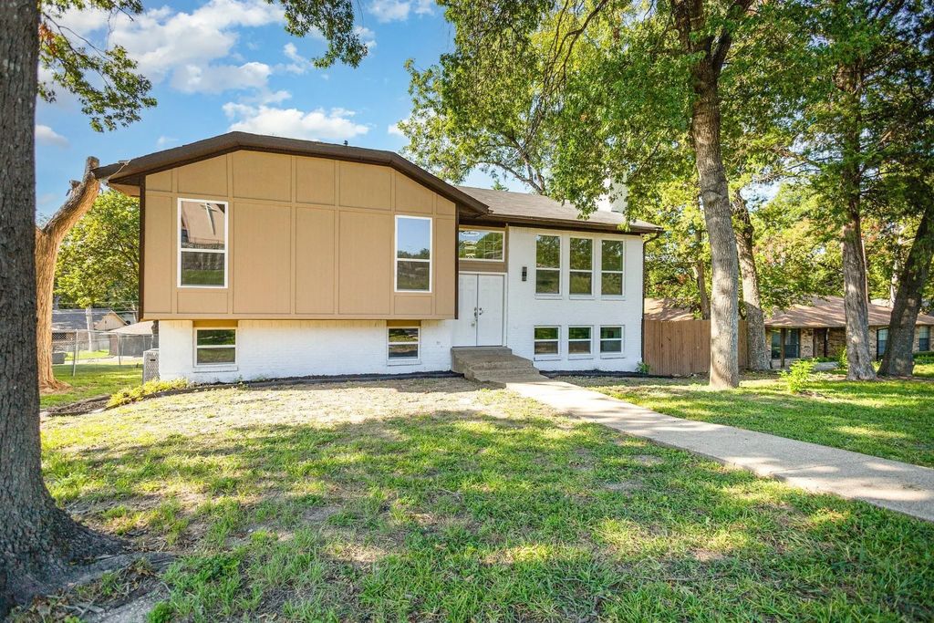 707 W Red Bird Lane, Dallas