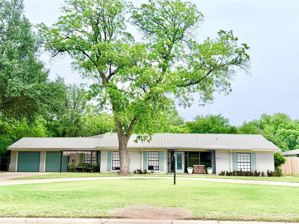 809 S Leggett Drive, Abilene