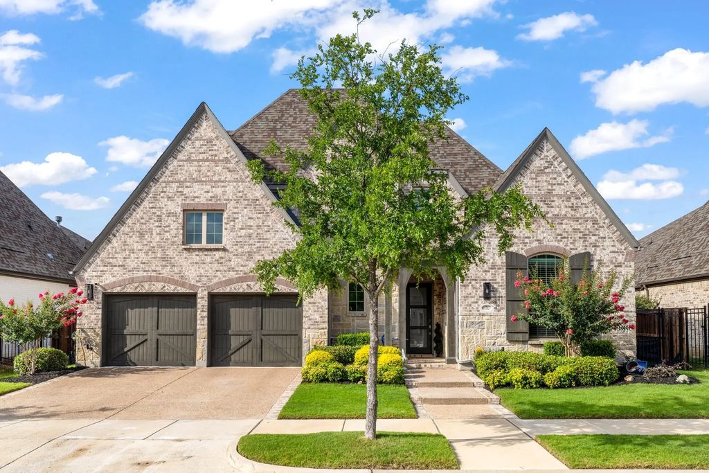 1702 Sycamore Peak Trail, Arlington