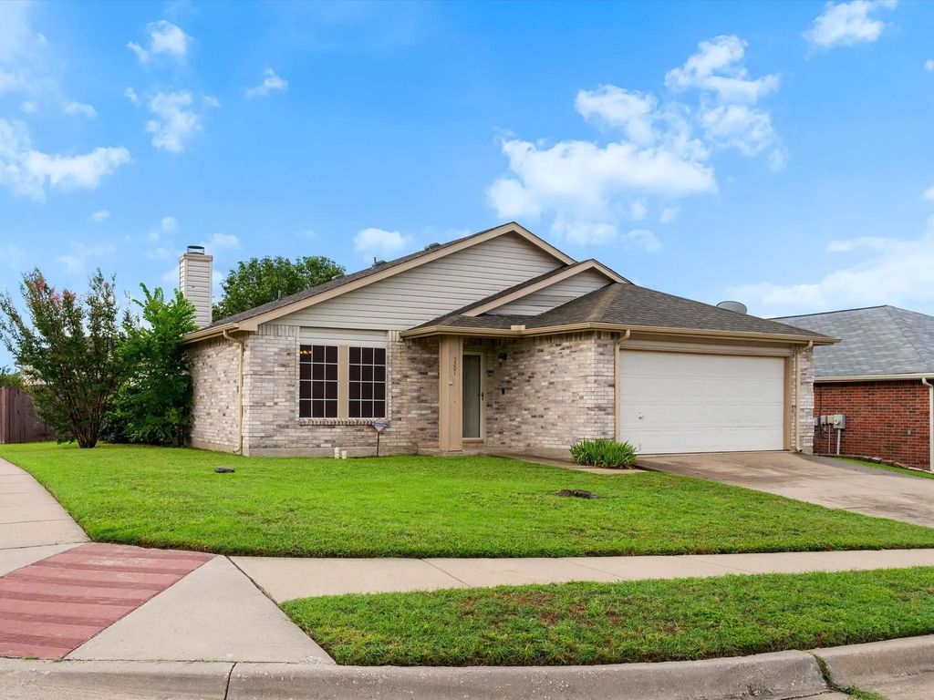 5201 Royal Birkdale Drive, Fort Worth