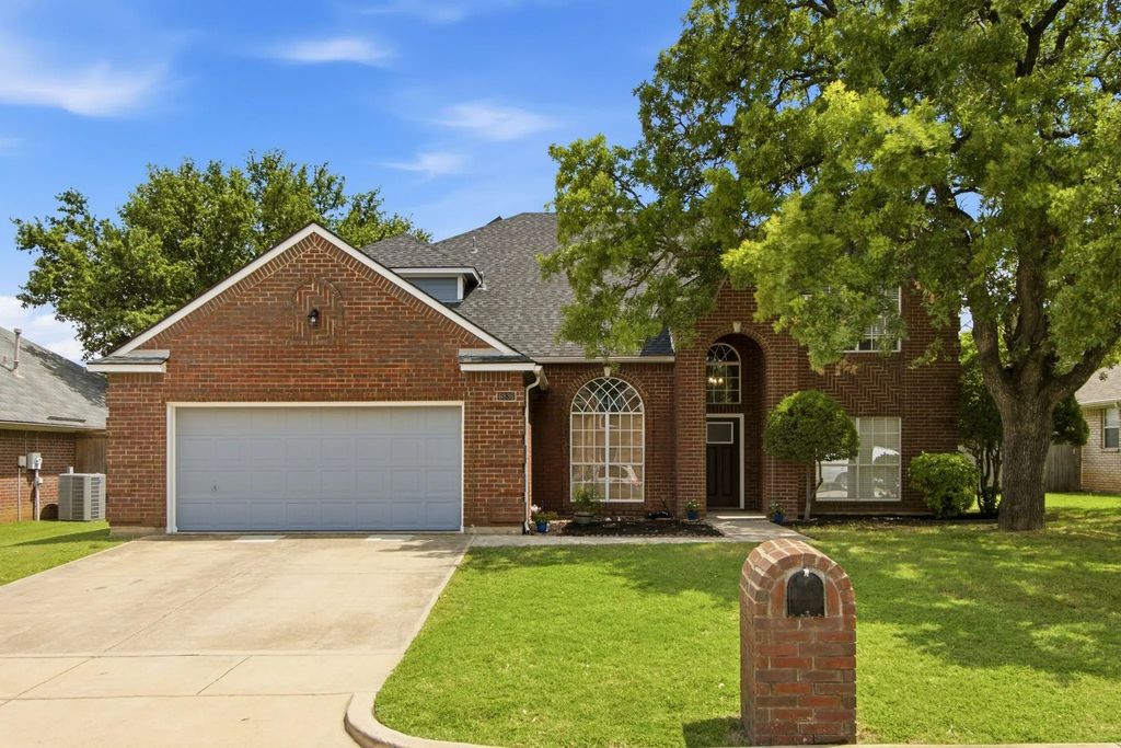 6836 Moss Lane, North Richland Hills