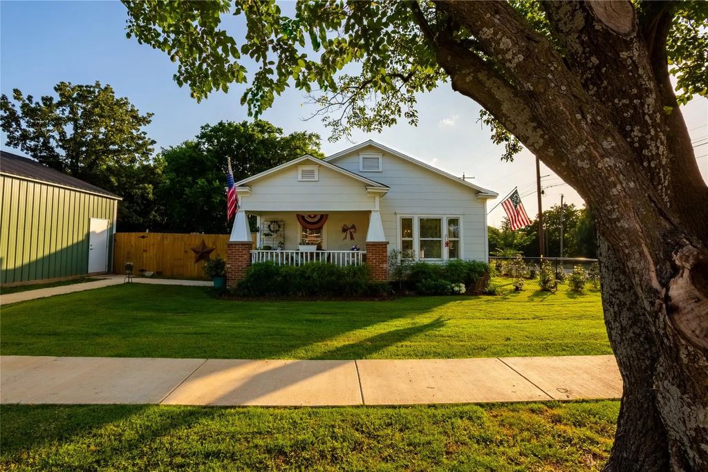 611 Grayson Street, Nocona
