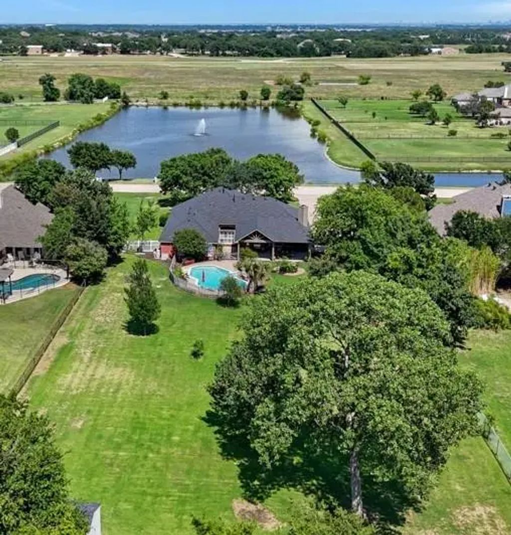 327 Lakeside Drive, Shady Shores