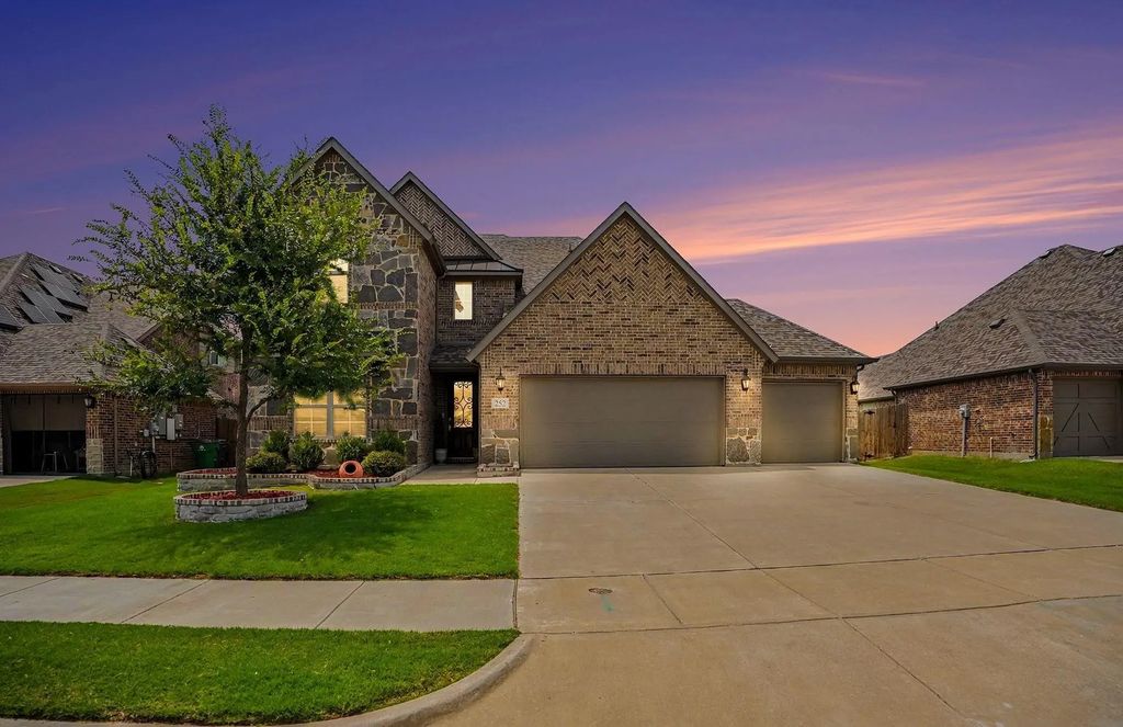 252 Lillian Lane, Waxahachie