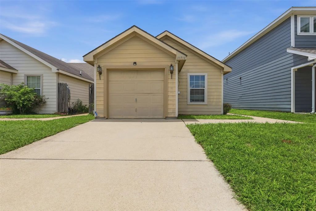 10716 Wild Oak Drive, Fort Worth