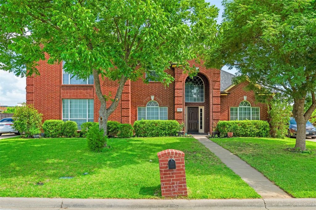 716 Coal Creek Drive, Mansfield