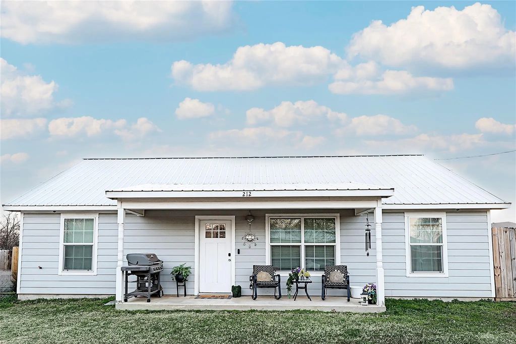 212 E Clay Street, Bowie