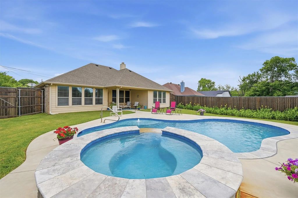 2612 Flora Lane, Denison