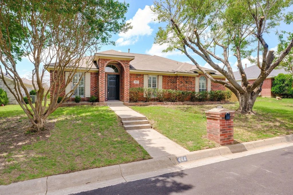 444 Dove Lane, Fort Worth