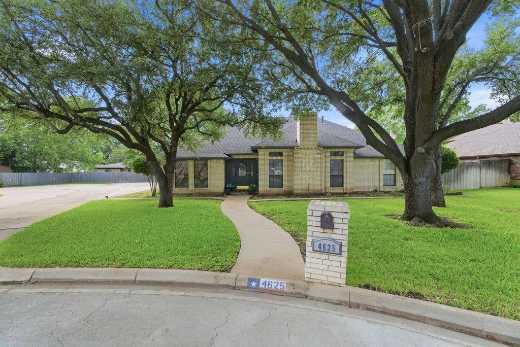 4625 Hillside Drive, North Richland Hills