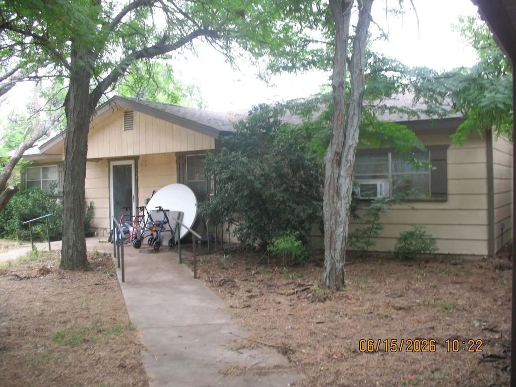 214 Southwest Drive, Clyde
