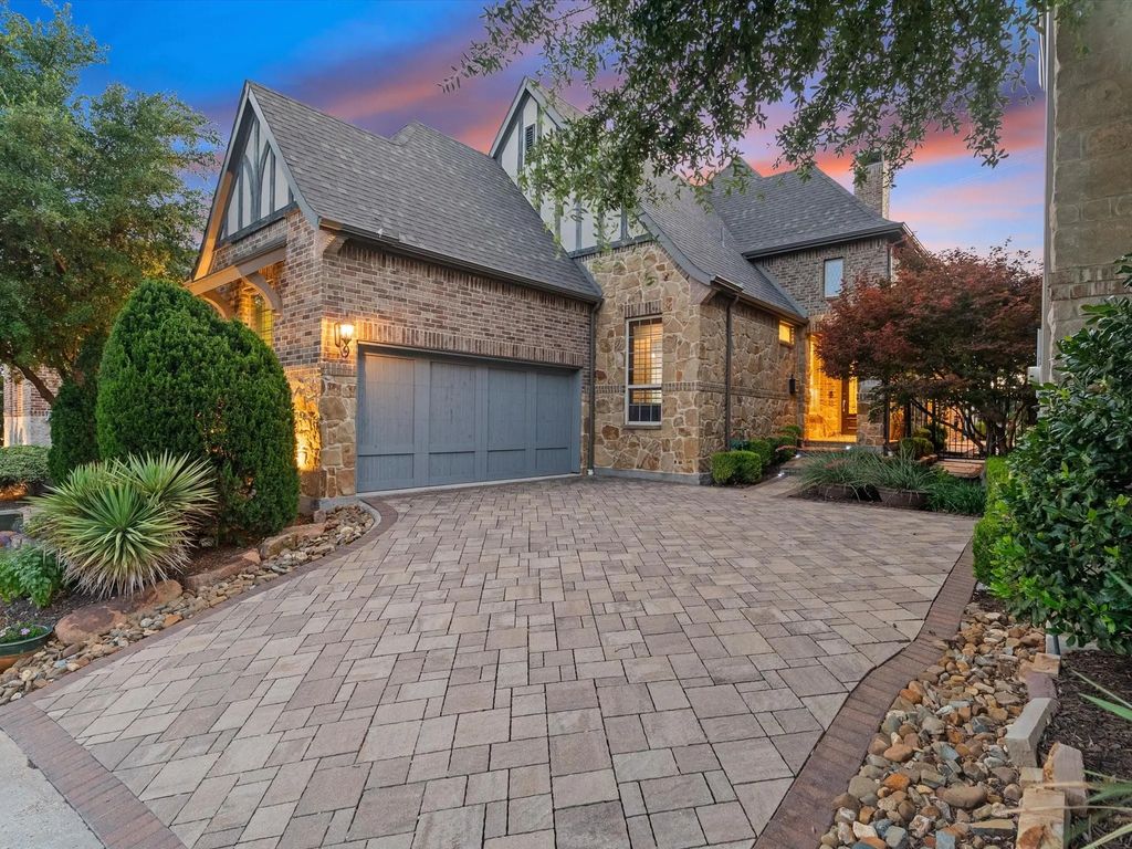 630 The Lakes Boulevard, Lewisville