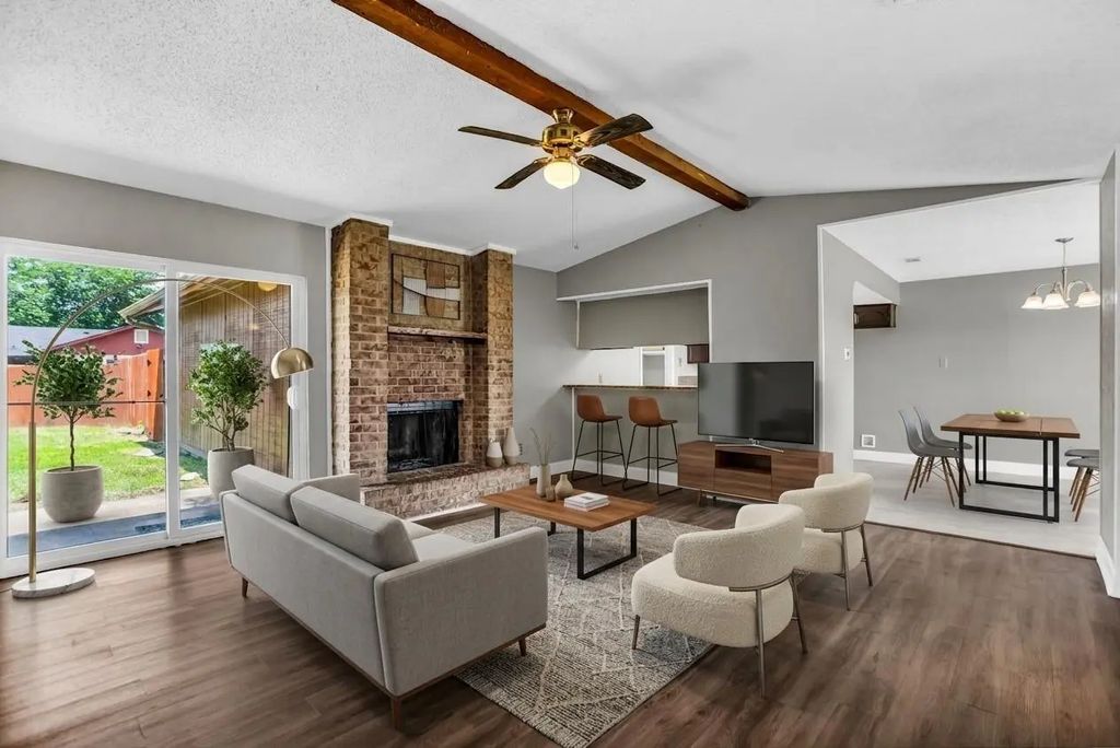 1125 Pleasant Valley Road, Garland