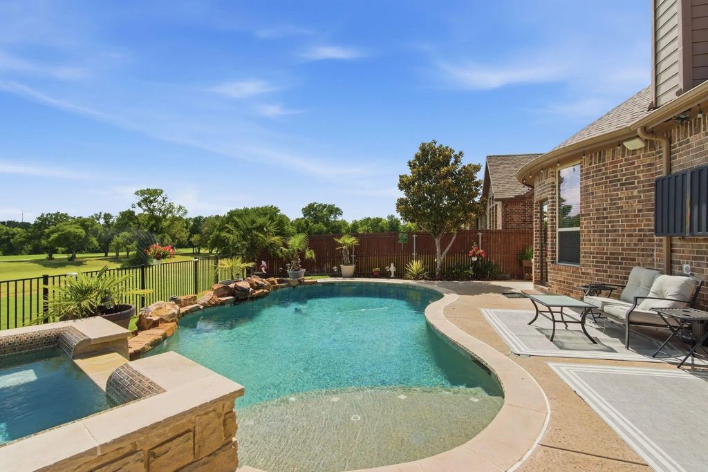 15601 Mirasol Drive, Fort Worth