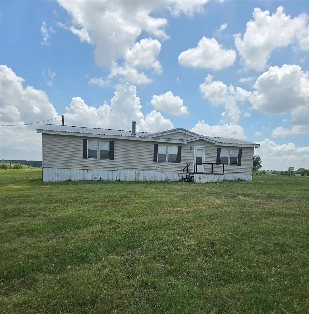 310 Latham Lane, New Fairview