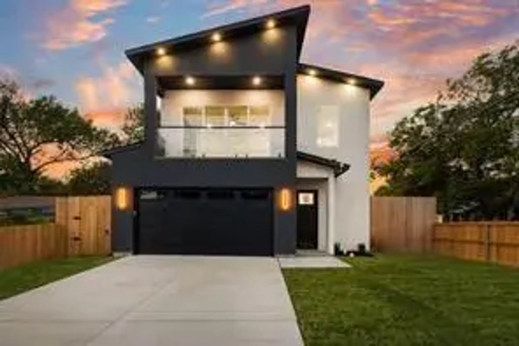 1651 E Overton Street, Dallas