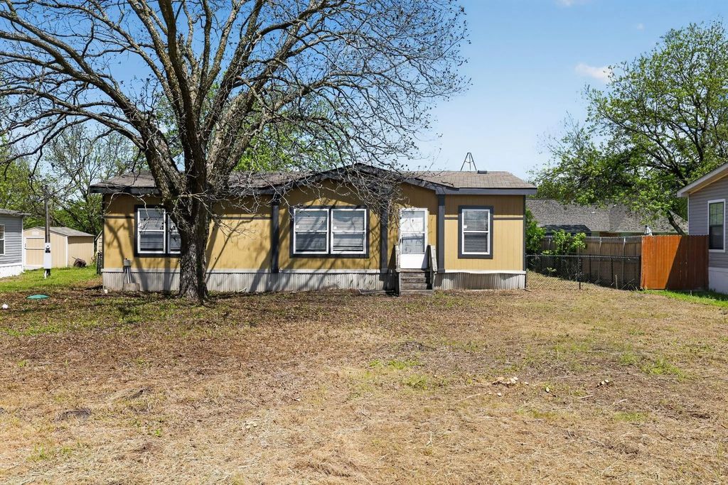 12629 County Road 1054, Farmersville