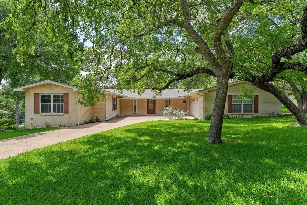 640 Cardinal Drive, Woodway