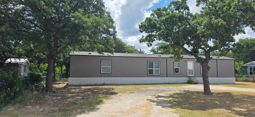 809 Greenbriar Drive, Clyde