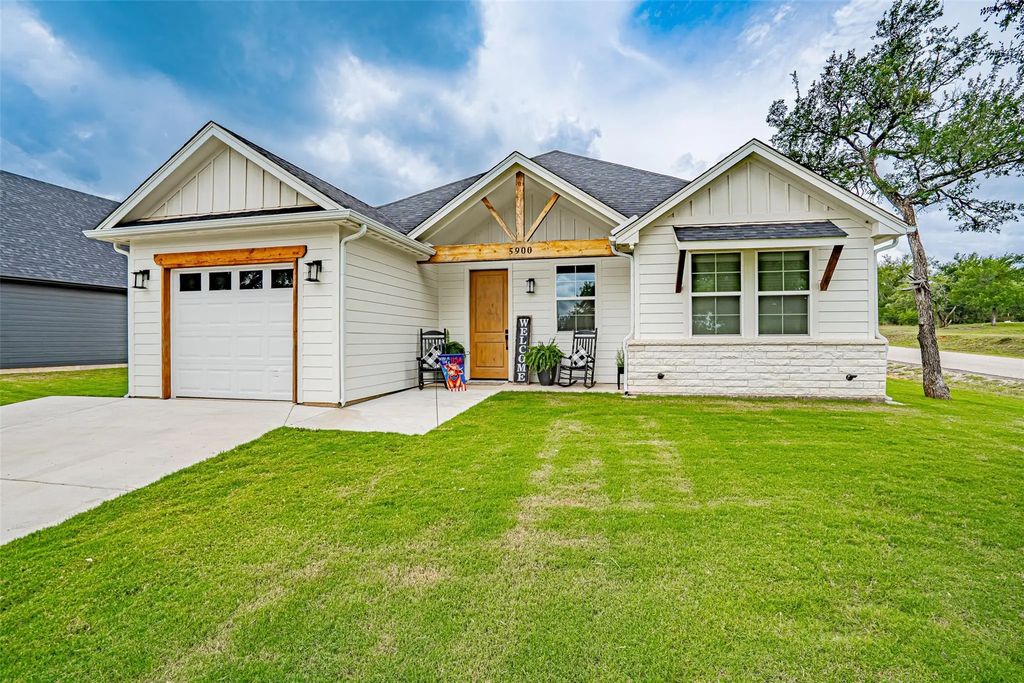 5900 S Lakeside Hills Court, Granbury