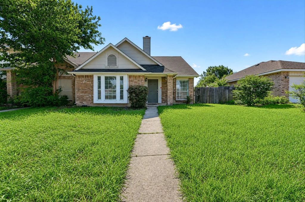 6611 Olivewood Drive, Arlington