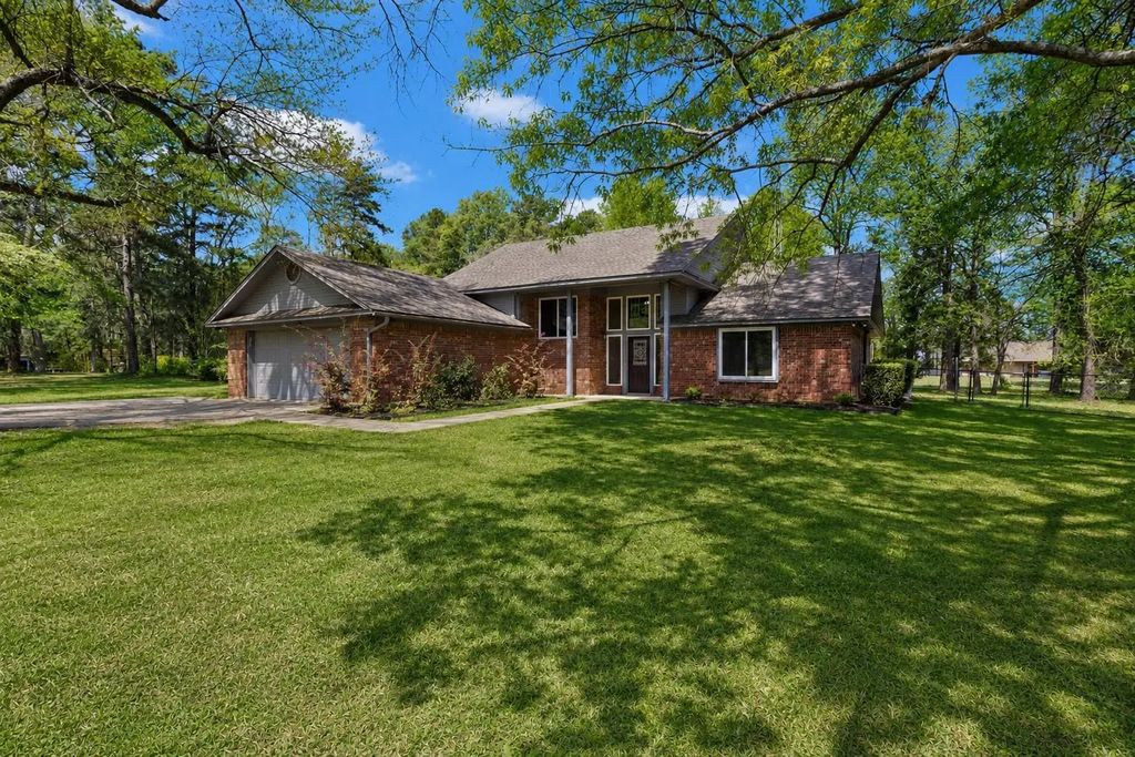 366 County Road 1740, Mount Pleasant