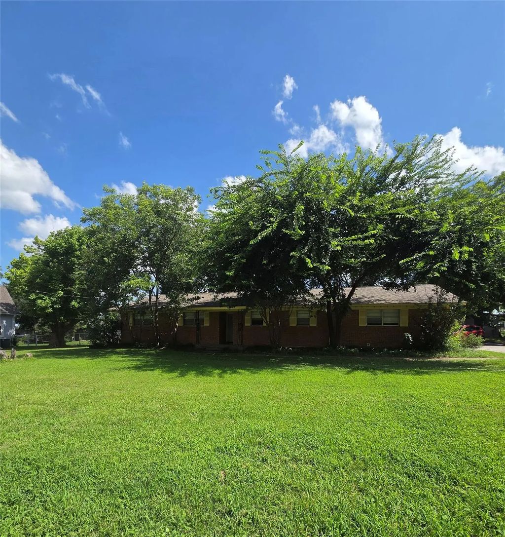 305 School House Road, Paradise