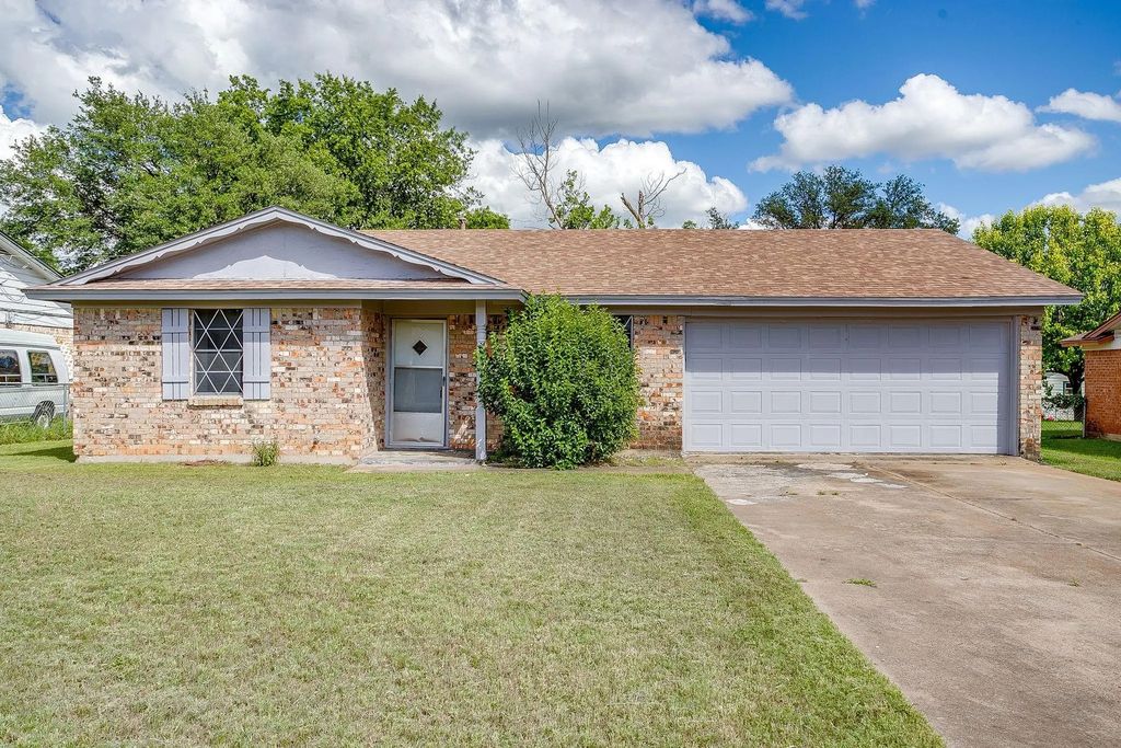 1413 Phillips Street, Cleburne