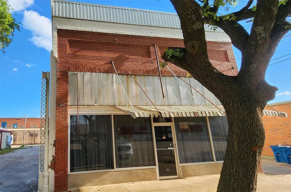 108 E Commerce, Mexia